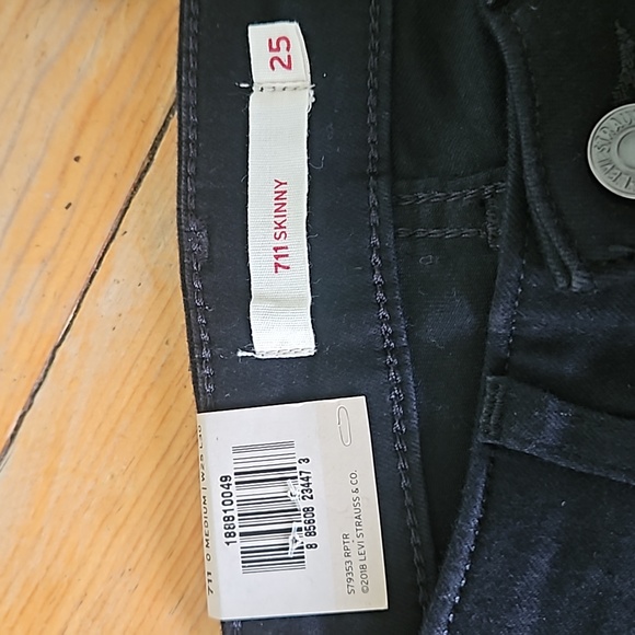 NWT Levi's 711 Skinny hypersoft black jeans women's size W25 L30 - Picture 3 of 6